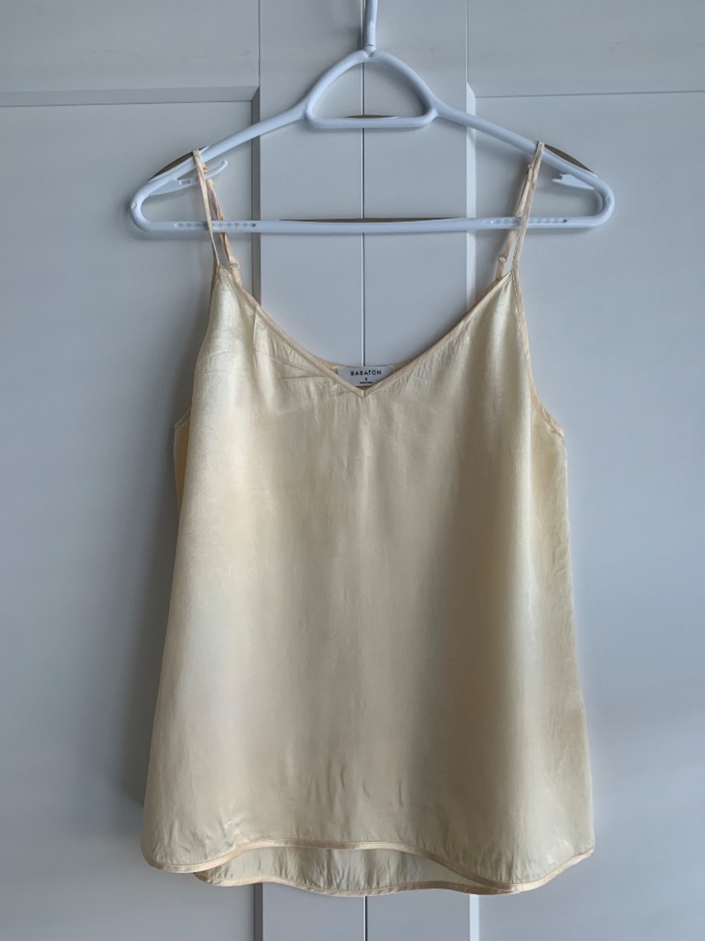 Babaton Golden Tone Satin V-Neck Camisoles Size Small